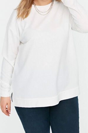 Büyük Beden Tarz Relaxed Bisiklet Yaka Düşük Kol Uzun Yırtmaç Detaylı İnce Örme Sweatshirt