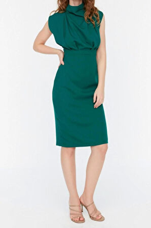 Moda Kolsuz Dik Yaka Midi Elbise Camel Vücuda Oturan Dik Yaka Midi Kalem Etek Dokuma Elbise