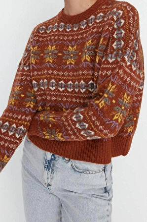 Stil Modern Kadın Regular Standart Kol Bisiklet Yaka Geniş Kalıp Yumuşak Dokulu Desenli Triko Kazak