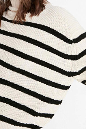 Kadın Modern Tarz Rahat Uzun Dik Yaka Renk Bloklu Kol Regular Triko Kazak