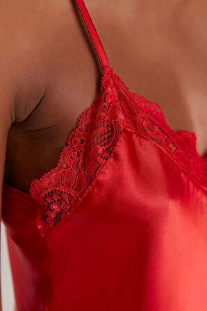 Tarz Rahat Kolsuz Kol Boru Paça Dantel Detaylı İp Saten Dokuma Pijama Takımı