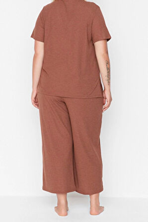 Tarz Rahat Büyük Beden Kısa Kollu Geniş Paça Fitilli Capri Boy Örme Pijama Takımı