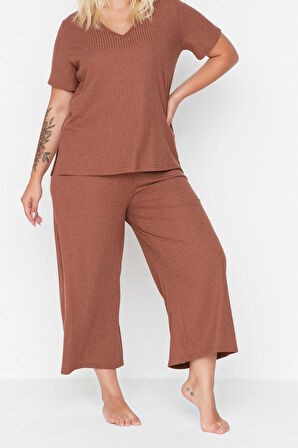 Tarz Rahat Büyük Beden Kısa Kollu Geniş Paça Fitilli Capri Boy Örme Pijama Takımı