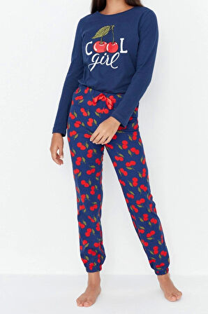 Tarz Rahat Uzun Kollu Boru Paça %100 Pamuklu Kiraz Baskılı Örme Pijama Takımı