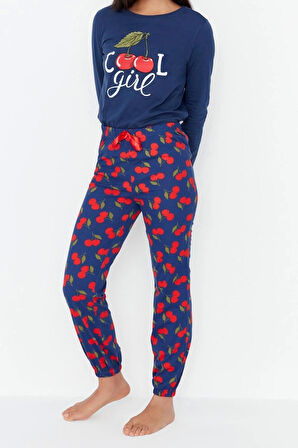 Tarz Rahat Uzun Kollu Boru Paça %100 Pamuklu Kiraz Baskılı Örme Pijama Takımı