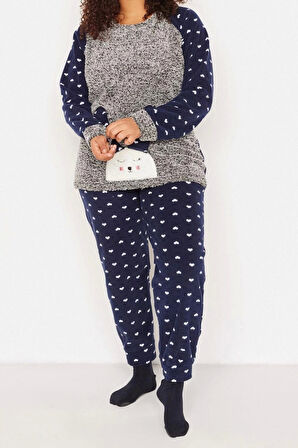 Tarz Rahat Büyük Beden Uzun Kollu Dar Paça Kalpli Polar Örme Pijama Takımı