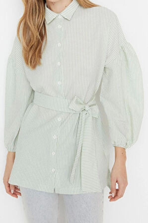 Moda Kadın Tesettür Gömlek Yaka Çizgili Günlük Çizgili Kuşaklı Balon Kol Arkası Uzun Dokuma Gömlek