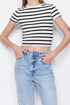 Moda Bisiklet Yaka Örme Slim Çizgili Desen Casual Günlük Crop Kısa Kol Bluz
