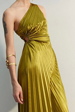 Moda Stil Fitted Asimetrik Yaka Midi Boy Asimetrik Pilise Detaylı Örme Saten Abiye Gece Elbise
