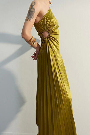 Moda Stil Fitted Asimetrik Yaka Midi Boy Asimetrik Pilise Detaylı Örme Saten Abiye Gece Elbise
