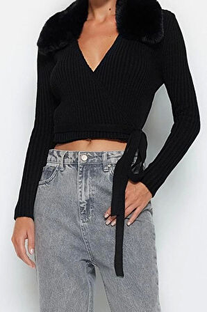 Kadın Regular Standart Kol V Yaka Crop Suni Kürk Detaylı Triko Kazak