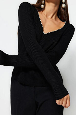 Stil Modern Kadın Regular Standart Kol V Yaka İnci Detaylı Triko Kazak