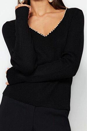 Stil Modern Kadın Regular Standart Kol V Yaka İnci Detaylı Triko Kazak