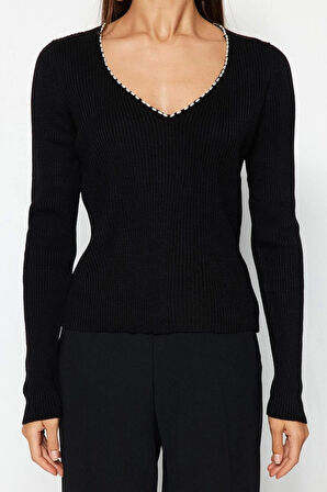 Stil Modern Kadın Regular Standart Kol V Yaka İnci Detaylı Triko Kazak