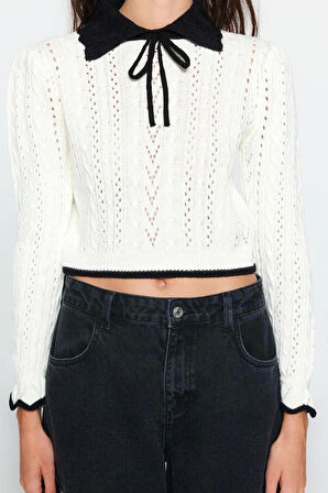 Stil Modern Kadın Crop Standart Kol Polo Yaka Ajurlu Delikli Kurdeleli Detaylı Triko Kazak