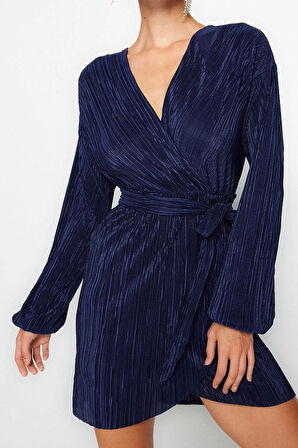 Moda Stil Relaxed Kruvaze Mini Boy Kuşaklı A-Kesim Astarlı Piliseli Örme Kısa Şık Abiye Elbise