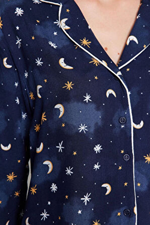 Tarz Rahat Uzun Kollu Boru Paça Galaksi Desenli Viskon Dokuma Pijama Takımı