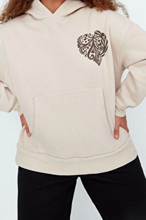 Büyük Beden Tarz Regular Kapüşonlu Düşük Kol Regular Baskılı Kalın Şardonlu Örme Sweatshirt