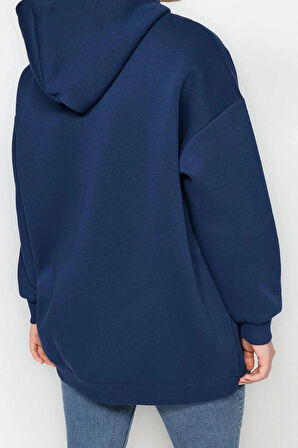 Büyük Beden Relaxed Kapüşonlu Düşük Kol Regular Slogan Detaylı İçi Polar Kalın Örme Sweatshirt