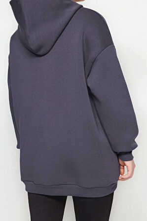 Büyük Beden Relaxed Kapüşonlu Düşük Kol Regular Slogan Detaylı İçi Polar Kalın Örme Sweatshirt