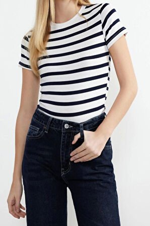 Moda Bisiklet Yaka Örme Slim Çizgili Desen Casual Günlük Regular Kısa Kol Bluz