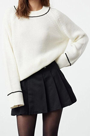 Stil Modern Kadın Regular Standart Kol Bisiklet Yaka Geniş Kalıp Biye Detaylı Triko Kazak