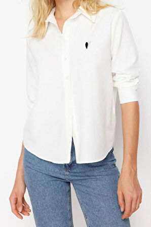 Moda Kadın Gömlek Yaka Düz Desen Günlük Göğüste Kalp Nakış Detaylı Regular Normal Fit Dokuma Gömlek
