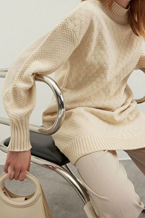 Kadın Modern Tarz Rahat Uzun Yarım Balıkçı Yaka Ajurlu Kol Midi Triko Kazak