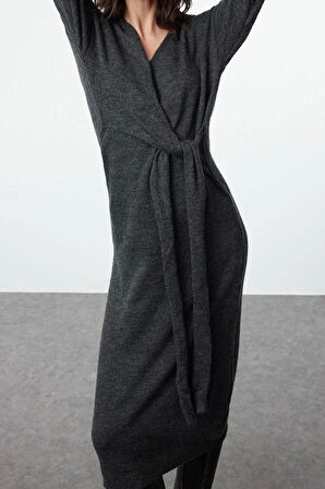 Moda Stil Kruvaze Kruvaze Midi Boy Yumuşak Dokulu Triko Yaka Bağlamalı Elbise