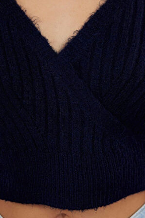 Stil Modern Kadın Crop Standart Kol Kruvaze Yumuşak Dokulu Triko Kazak