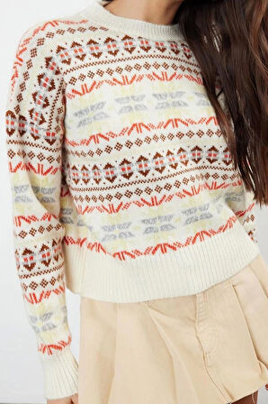 Stil Modern Kadın Regular Standart Kol Bisiklet Yaka Geniş Kalıp Yumuşak Dokulu Desenli Triko Kazak