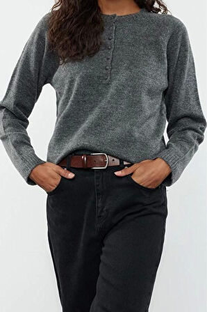 Stil Modern Kadın Regular Standart Kol Bisiklet Yaka Yumuşak Dokulu Düğme Detaylı Triko Kazak