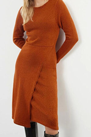 Moda Stil Regular Bisiklet Yaka Midi Boy Triko Yumuşak Dokulu Kruvaze Etek Detaylı Elbise