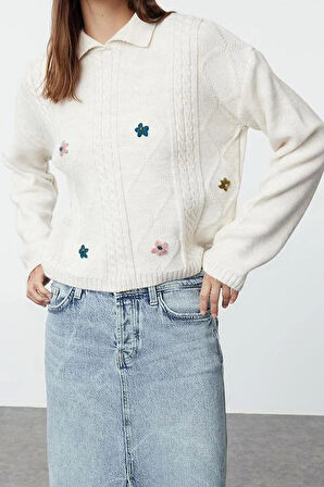 Stil Modern Kadın Regular Standart Kol Polo Yaka Yumuşak Dokulu Gül Detaylı Triko Kazak