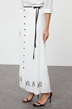 Moda Tesettür Relaxed Nakışlı Günlük Maxi Boy Astarlı Nakışlı Kemerli Düğme Detaylı Dokuma Etek