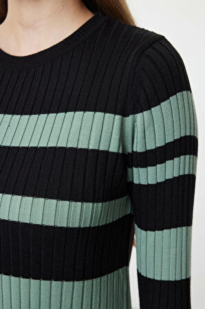 Moda Stil Fitted Bisiklet Yaka Maxi Boy Tesettür Siyah Renk Bloklu Fitilli Örgü Triko Elbise