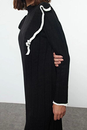 Moda Stil Relaxed Bisiklet Yaka Maxi Boy Tesettür Fırfır Detaylı Triko Elbise