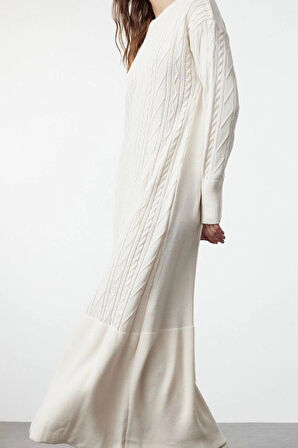 Moda Stil Relaxed Bisiklet Yaka Maxi Boy Tesettür Saç Örgü Desenli Eteği Volanlı Triko Elbise