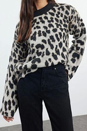 Stil Modern Kadın Regular Standart Kol Bisiklet Yaka Yumuşak Dokulu Leopar Desenli Triko Kazak