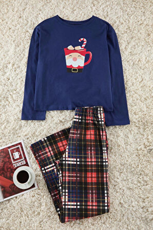 Tarz Rahat Uzun Kollu Geniş Paça Yeşil %100 Pamuklu Yılbaşı Temalı Örme Pijama Takımı