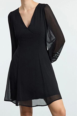 Moda Stil Regular V Yaka Mini Boy A Kesim Aksesuar Detaylı Şifon Astarlı Dokuma Elbise