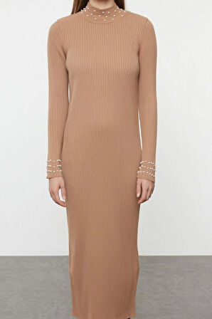 Moda Stil Fitted Dik Yaka Uzun Tesettür İnci Taş Aksesuarlı Triko Elbise