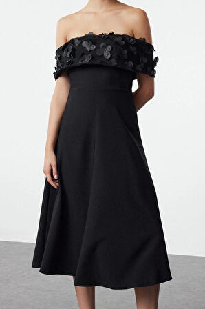 Moda Stil Fitted Carmen Yaka Midi Boy 3 Boyutlu Çiçek Detaylı Şık Abiye Elbise