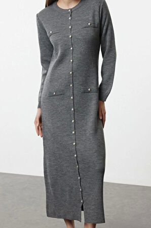 Moda Stil Fitted Bisiklet Yaka Maxi Boy Tesettür Triko Düğmeli Elbise