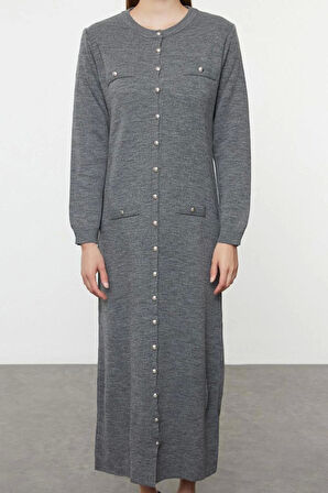 Moda Stil Fitted Bisiklet Yaka Maxi Boy Tesettür Triko Düğmeli Elbise