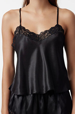 Tarz Rahat Kolsuz Kol Boru Paça Dantel Detaylı İp Saten Dokuma Pijama Takımı