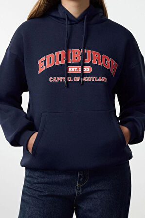 Oversize Kapüşonlu Standart Kol Standart Kalın Polarlı Baskılı Geniş Kalıp Örme Sweatshirt