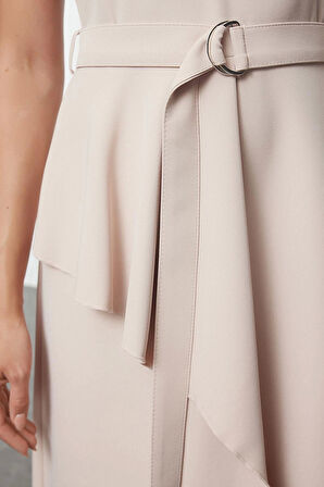 Moda Stil Fitted Bisiklet Yaka Uzun Tesettür Kemerli Önü Detaylı Kolsuz Dokuma Jile Elbise