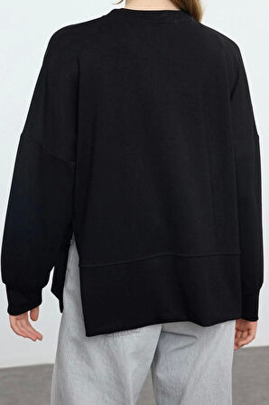 Tarz Bol Bisiklet Yaka Düşük Kol Uzun Geniş Kesim Yırtmaçlı Yumuşak Tuşeli Örme Sweatshirt