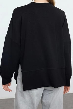Tarz Bol Bisiklet Yaka Düşük Kol Uzun Geniş Kesim Yırtmaçlı Yumuşak Tuşeli Örme Sweatshirt